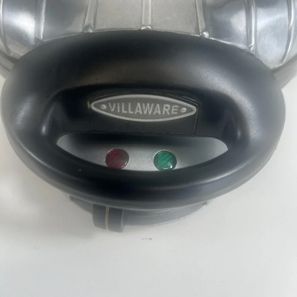 VillaWare UNO Belgian Waffle Maker Silver Round Waffler‎ 2002 1000W Electric